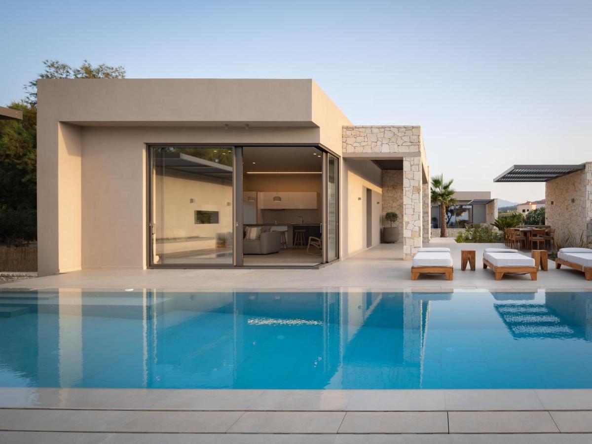 Artemis Seafront Villa, An Evanescence Sea Retreat, By Thinkvilla 테브로노이티스 외부 사진