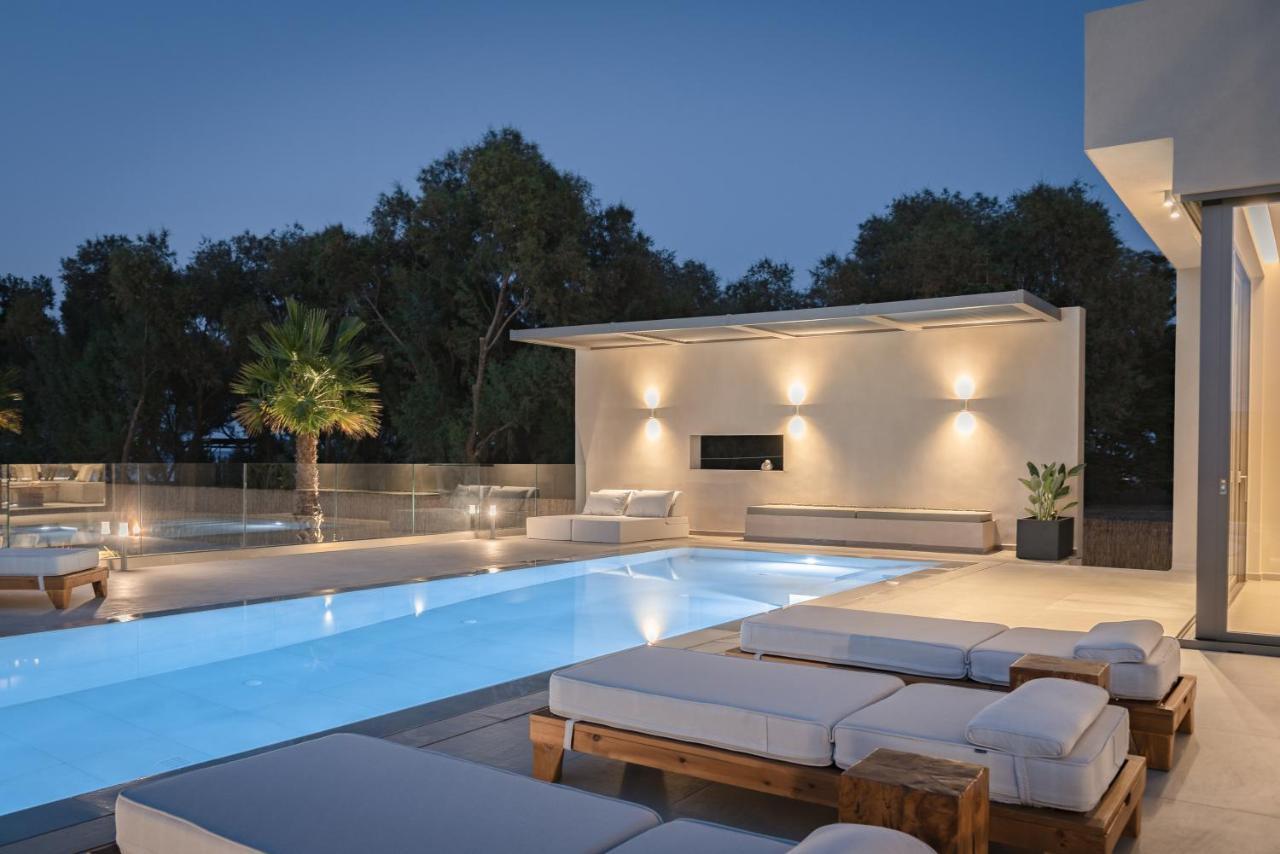 Artemis Seafront Villa, An Evanescence Sea Retreat, By Thinkvilla 테브로노이티스 외부 사진