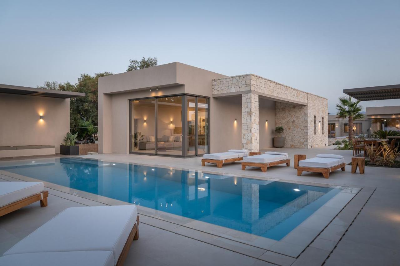 Artemis Seafront Villa, An Evanescence Sea Retreat, By Thinkvilla 테브로노이티스 외부 사진