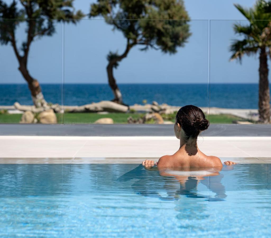 Artemis Seafront Villa, An Evanescence Sea Retreat, By Thinkvilla 테브로노이티스 외부 사진