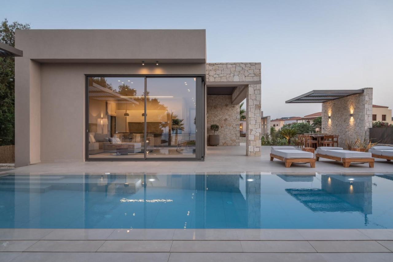 Artemis Seafront Villa, An Evanescence Sea Retreat, By Thinkvilla 테브로노이티스 외부 사진
