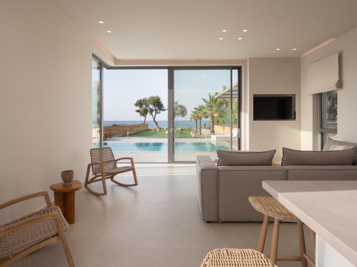 Artemis Seafront Villa, An Evanescence Sea Retreat, By Thinkvilla 테브로노이티스 외부 사진