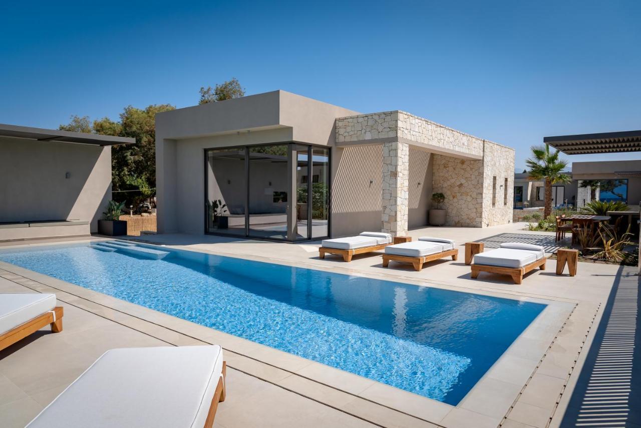 Artemis Seafront Villa, An Evanescence Sea Retreat, By Thinkvilla 테브로노이티스 외부 사진