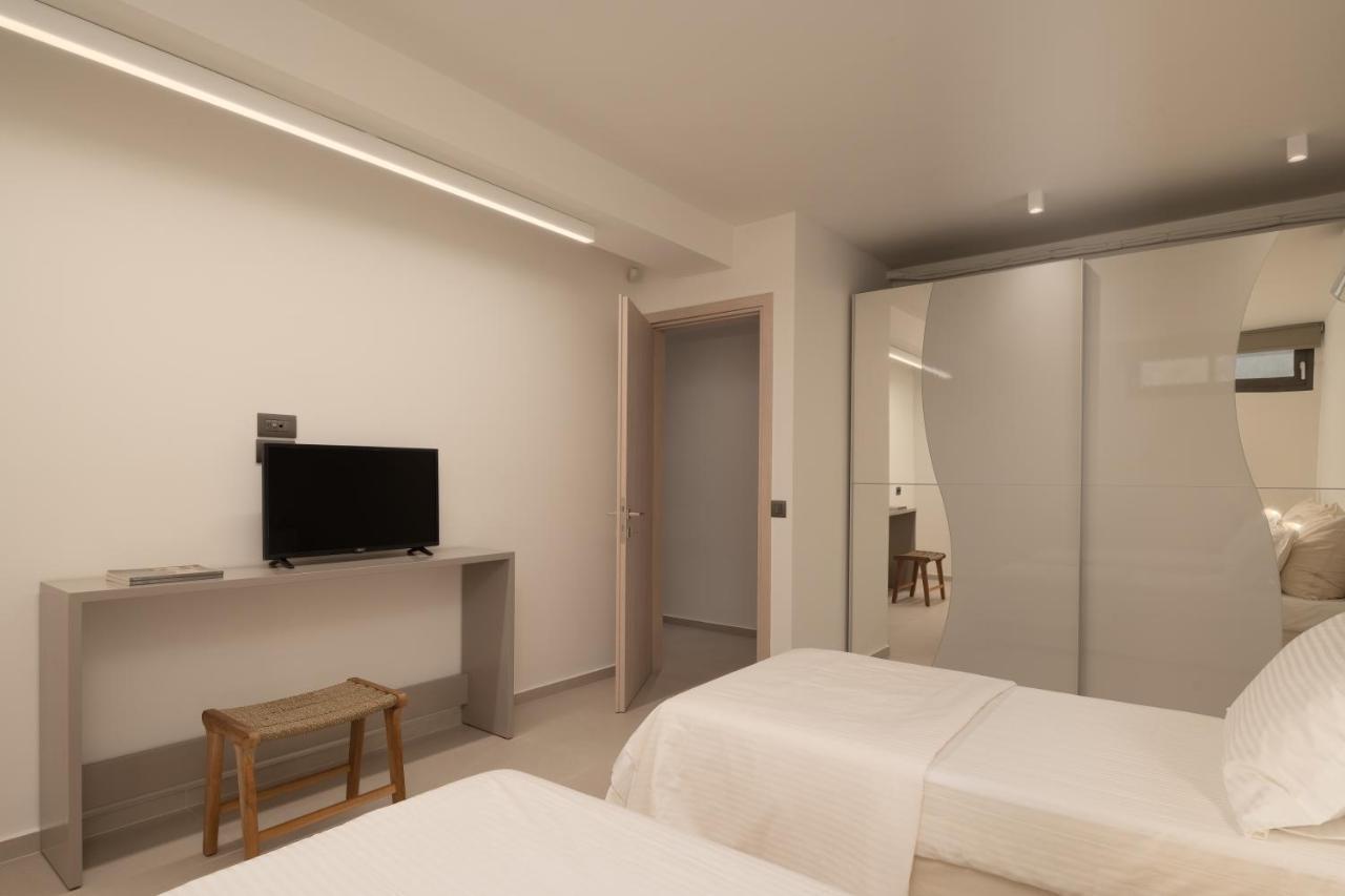 Artemis Seafront Villa, An Evanescence Sea Retreat, By Thinkvilla 테브로노이티스 외부 사진