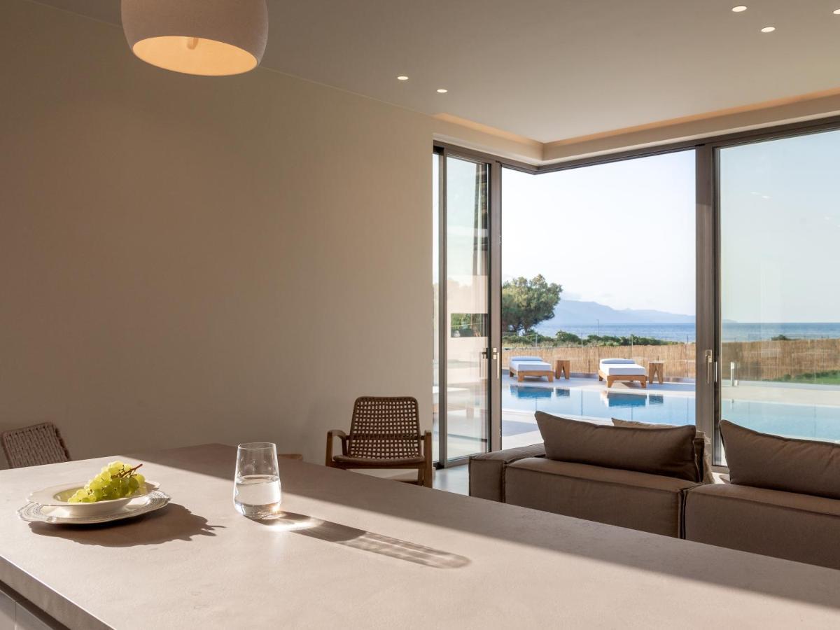 Artemis Seafront Villa, An Evanescence Sea Retreat, By Thinkvilla 테브로노이티스 외부 사진
