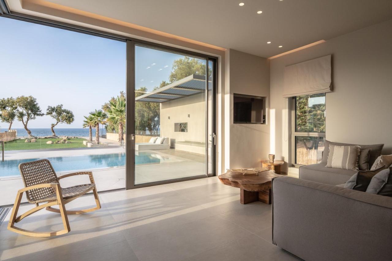 Artemis Seafront Villa, An Evanescence Sea Retreat, By Thinkvilla 테브로노이티스 외부 사진